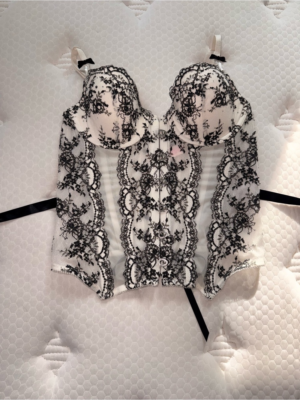 Victoria's Secret White Bustier with Black Lace Overlay 34B whimsical goth - Picture 8 of 9